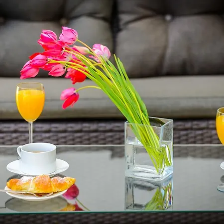 Tandem With Swimming Pool Lägenhet