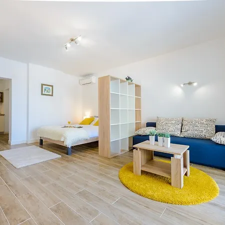 Апартаменты Tandem With Swimming Pool