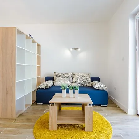 Tandem With Swimming Pool