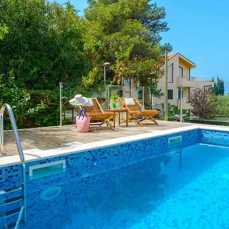 Tandem With Swimming Pool Апартаменты Цавтат