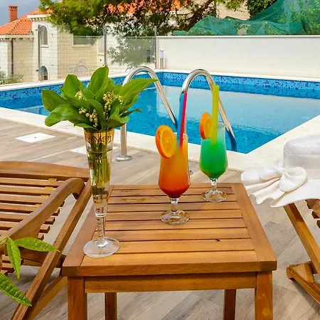 Tandem With Swimming Pool Апартаменты