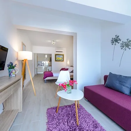 Tandem With Swimming Pool *