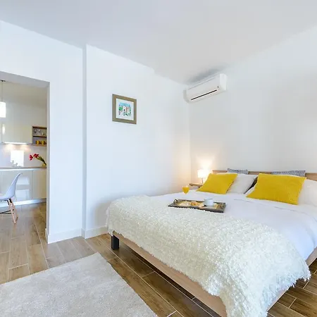 Апартаменты Tandem With Swimming Pool *