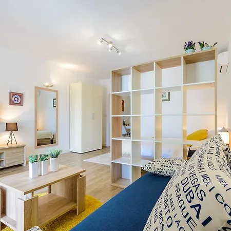 Апартаменты Tandem With Swimming Pool