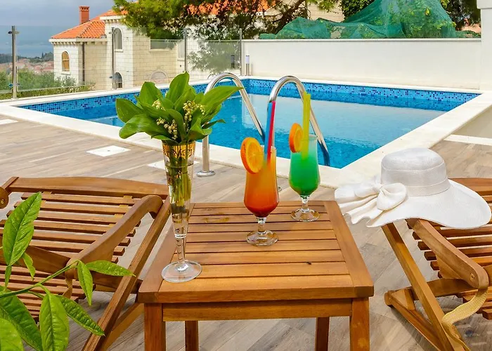 Tandem With Swimming Pool شقة