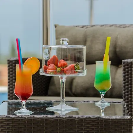 شقة Tandem With Swimming Pool