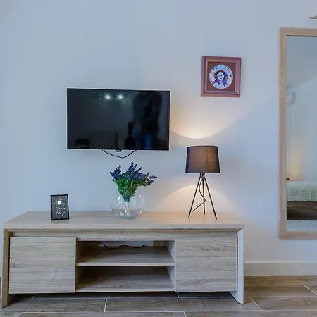 Tandem With Swimming Pool تْسافتات