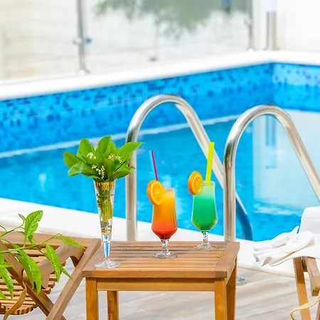 Lägenhet Tandem With Swimming Pool Cavtat